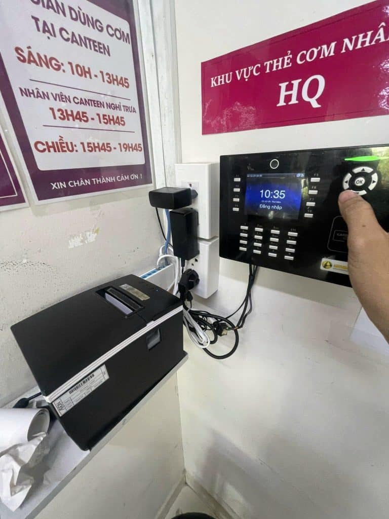 Gian lận trong nhà ăn công nghiệp 2026 1 xác thực bằng thẻ và phiến ăn